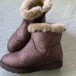 Cat & Jack metallic multicolored boot w/Shearling lining & cuff. Side zip. Sz 13